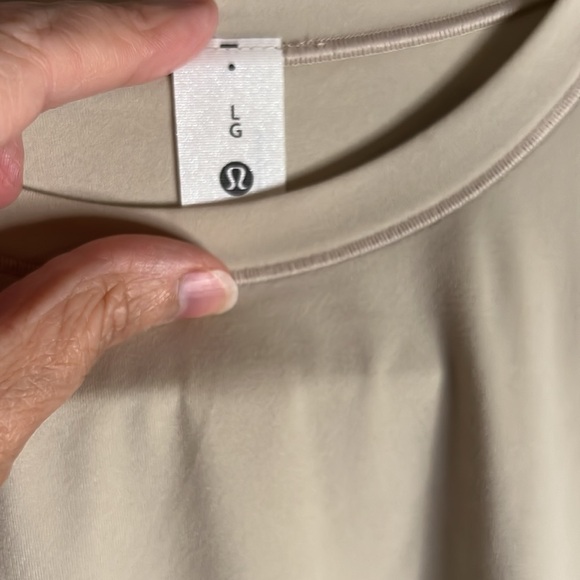 136. Lululemon Wundermost crewneck short sleeve in Mojave tan - Picture 5 of 8